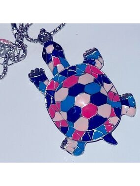 BETSEY JOHNSON SILVER ALLOY AND MULTICOLORED TURTLE NECKLA…